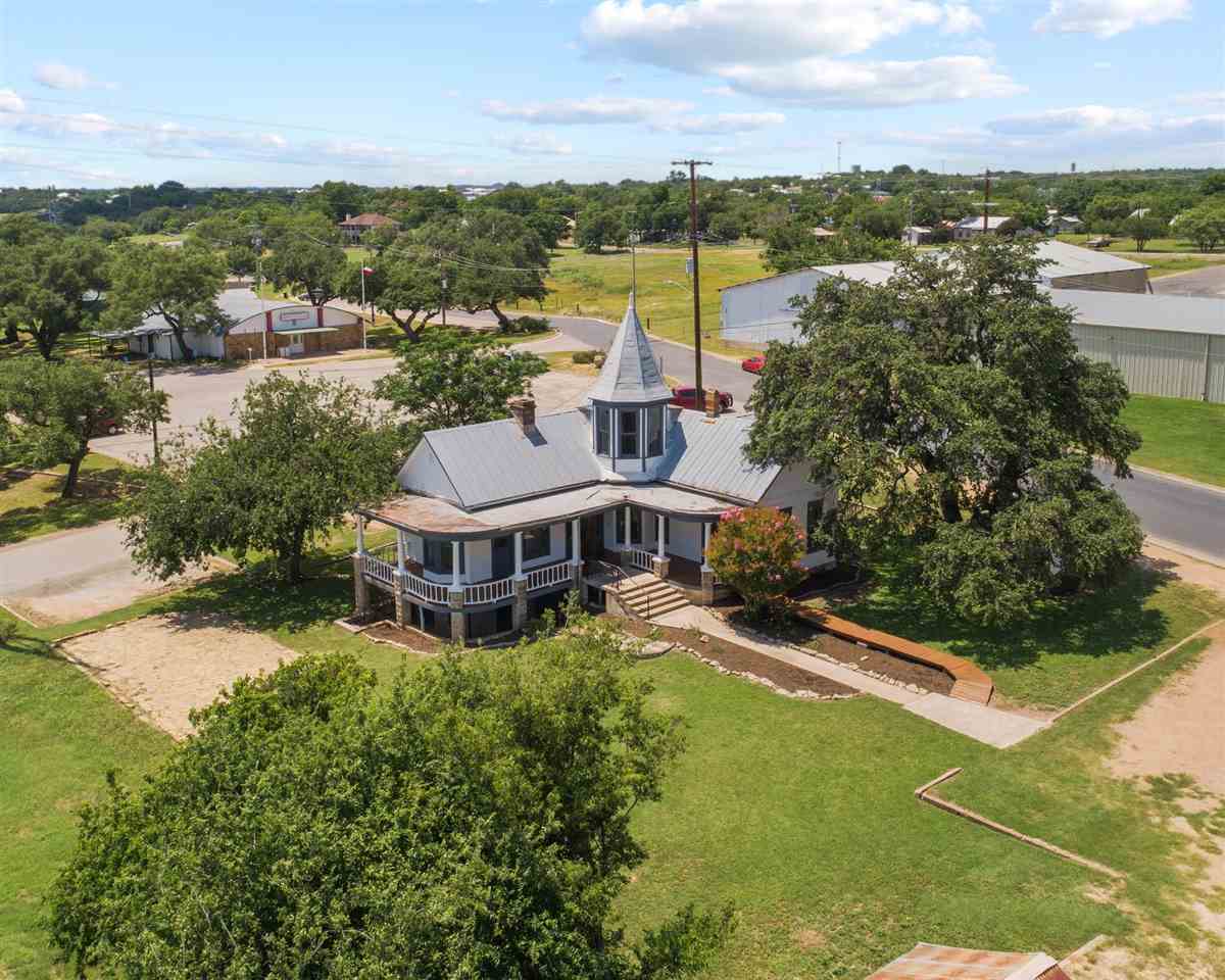 106 Legion Drive, Llano, TX 78643
