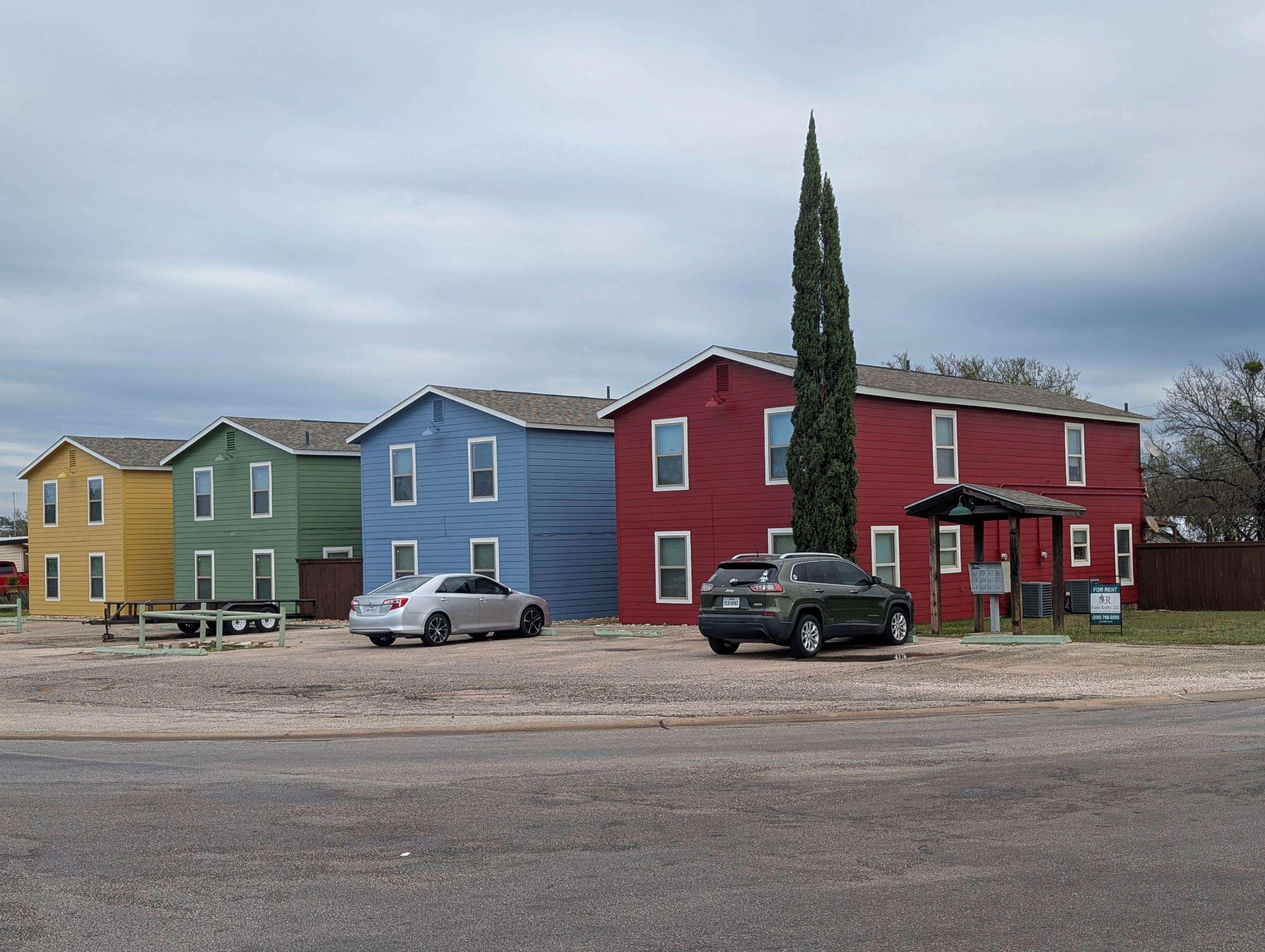 307,309,311,313 S Avenue S, Marble Falls, TX 78654