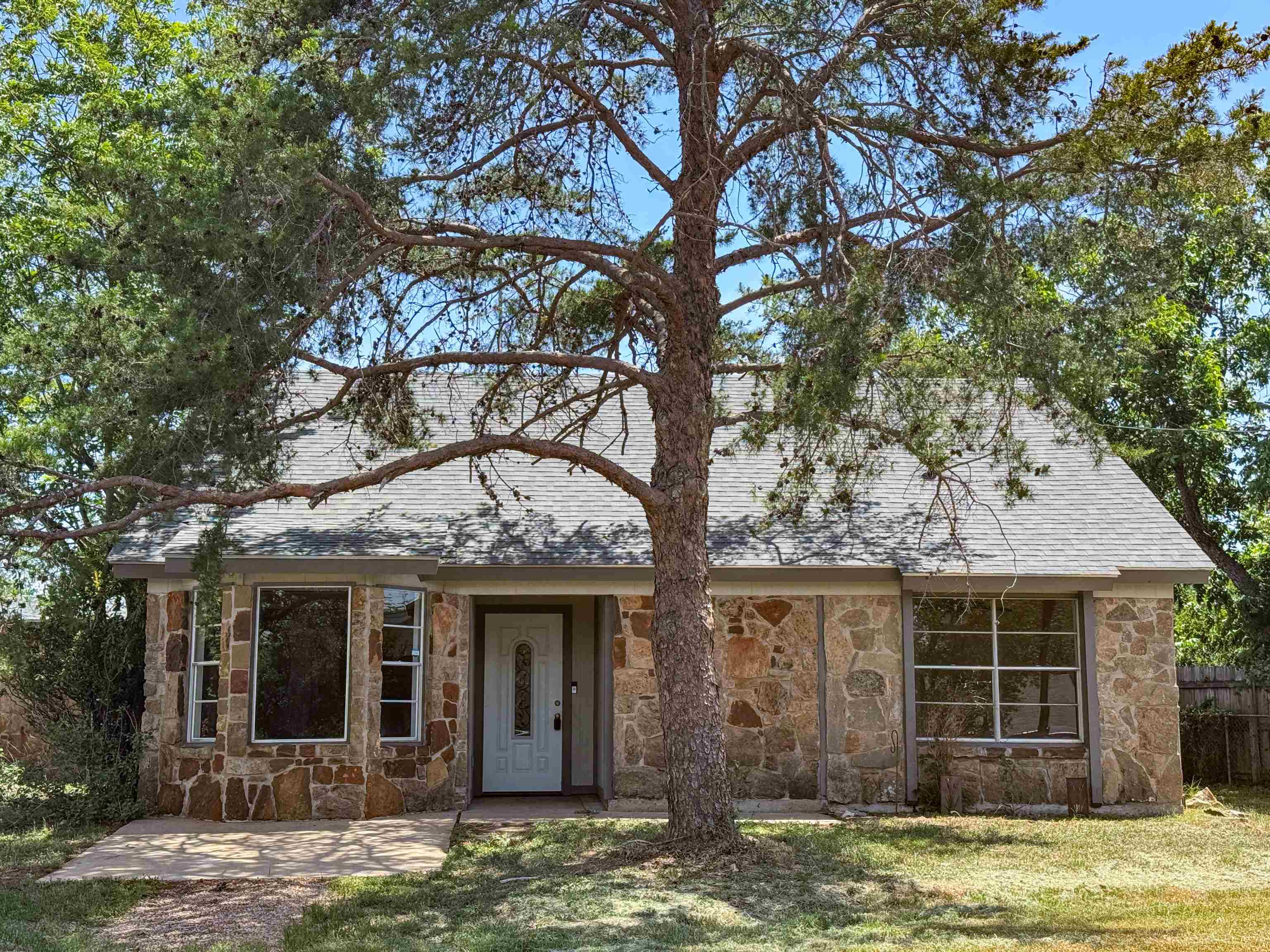 400 N River Oaks Drive, Burnet, TX 78611