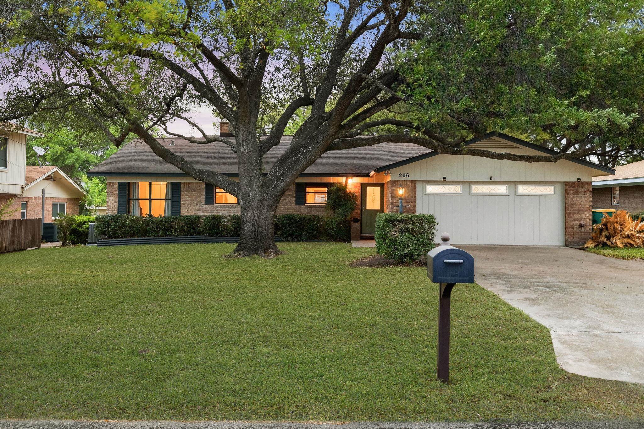 206 E Pheasant Rd Road, Highland Haven, TX 78654