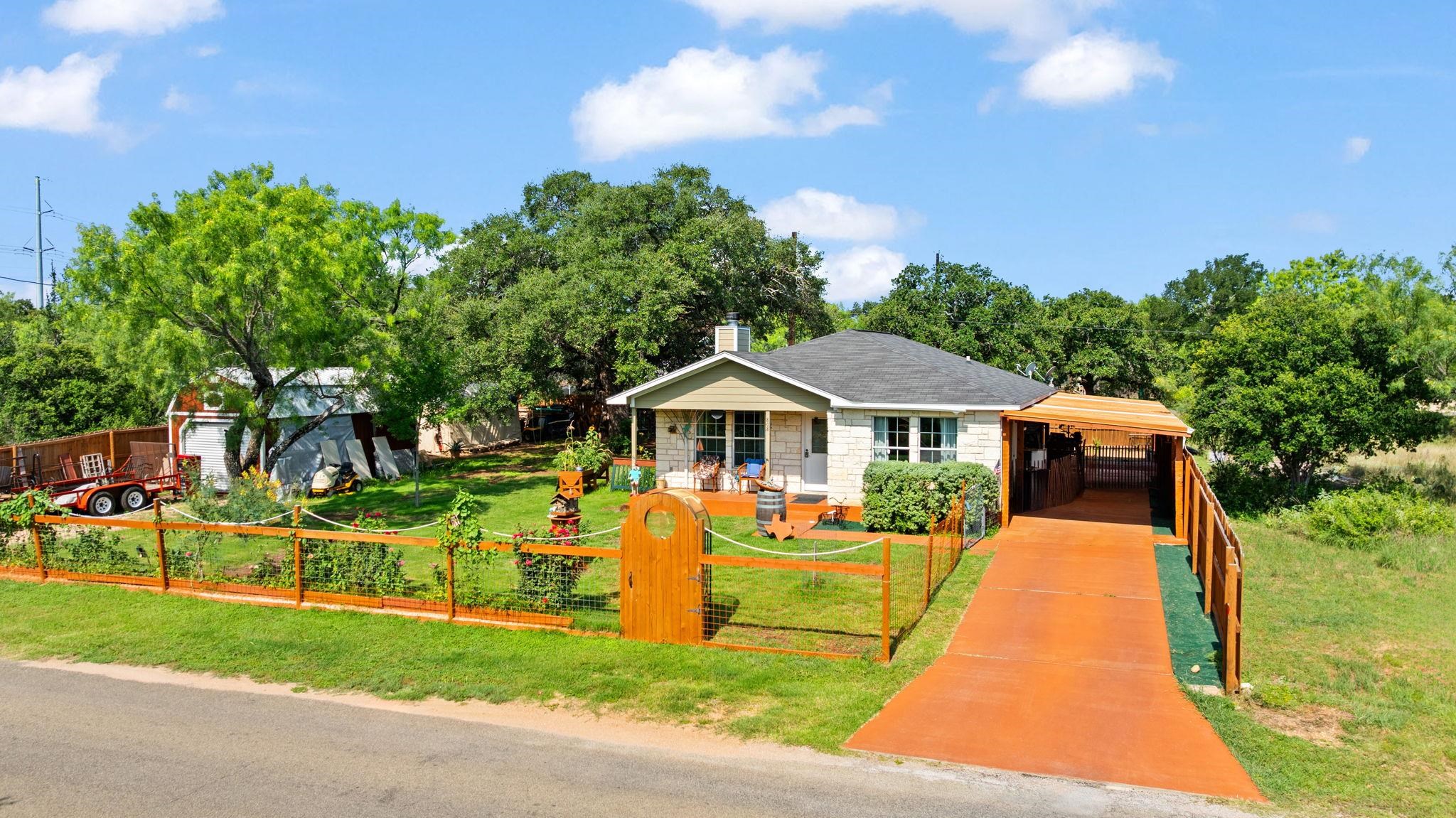 808 Pecan Ln, Cottonwood Shores, TX 78657