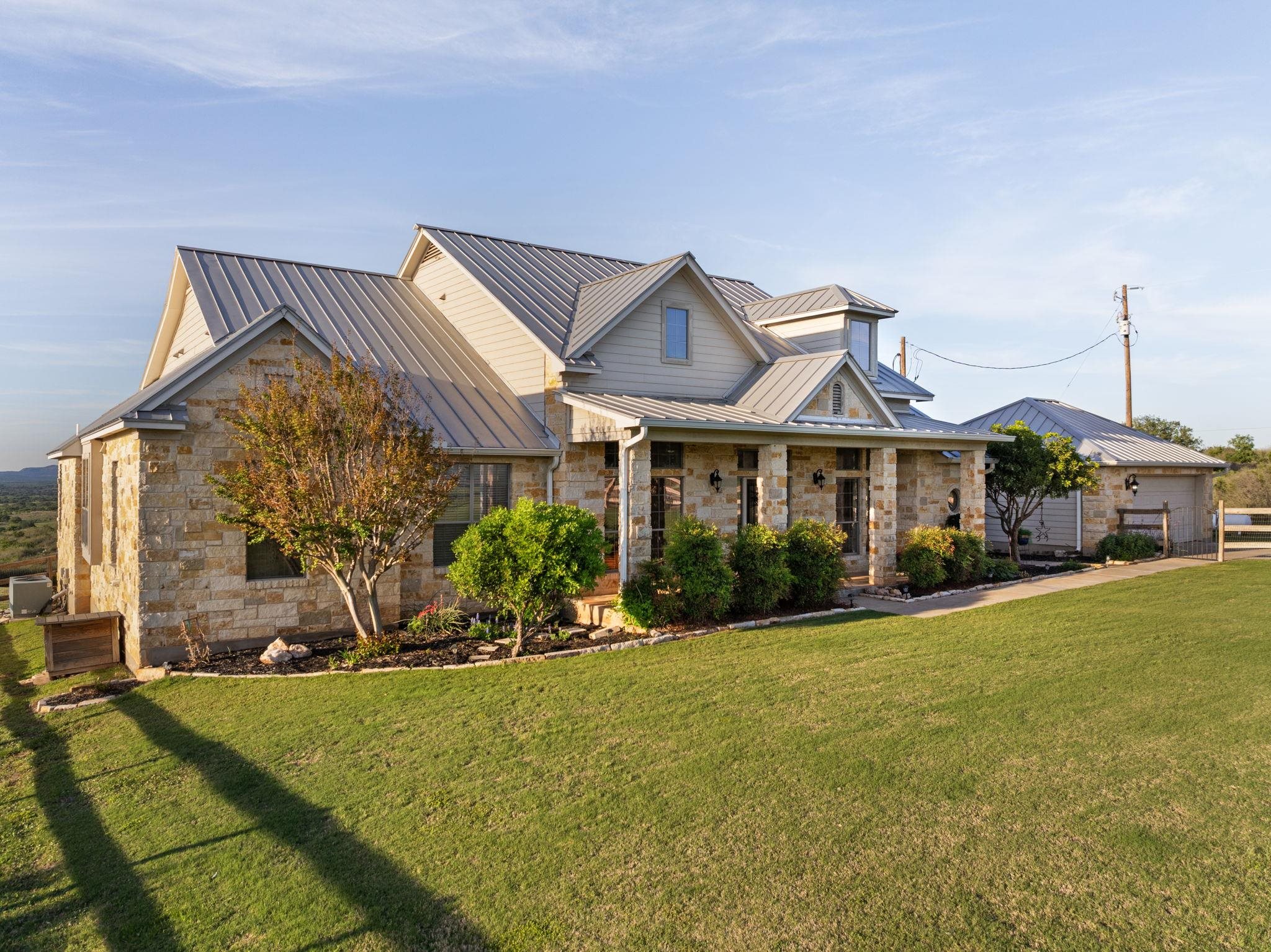 1130 Crownover Lane, Round Mountain, TX 78663