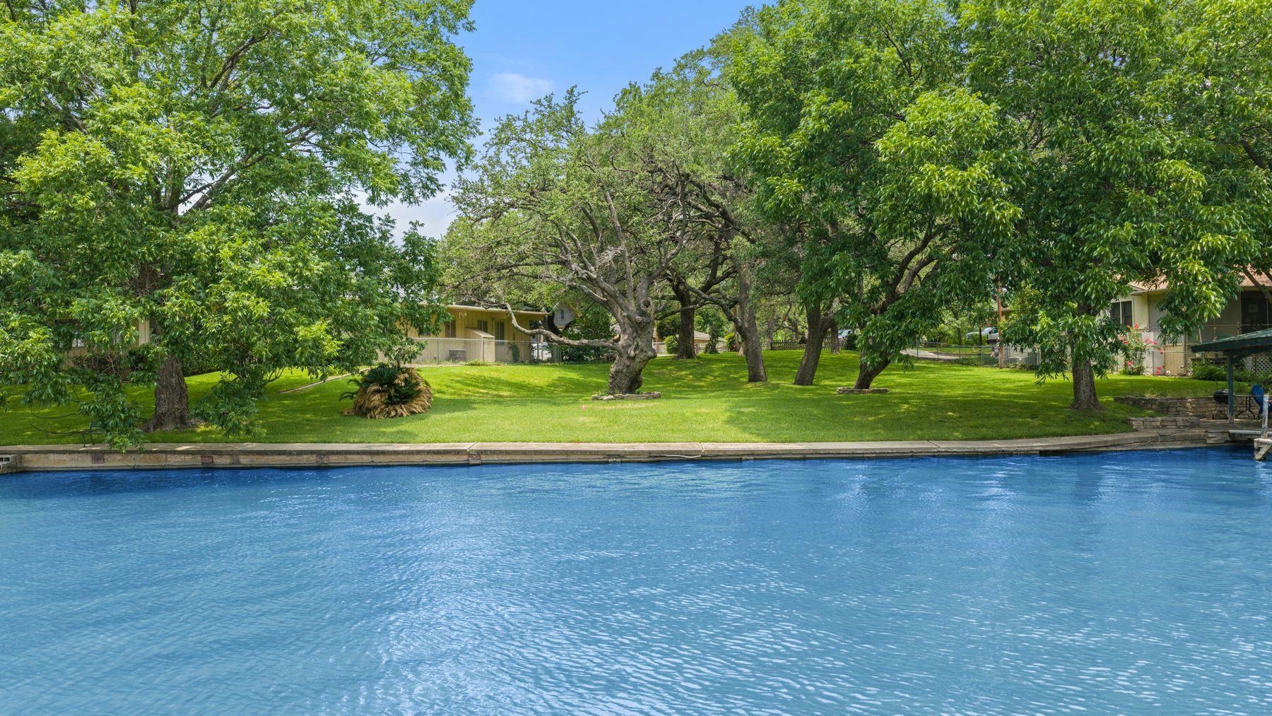 218 Bluebird Circle, Highland Haven, TX 78654