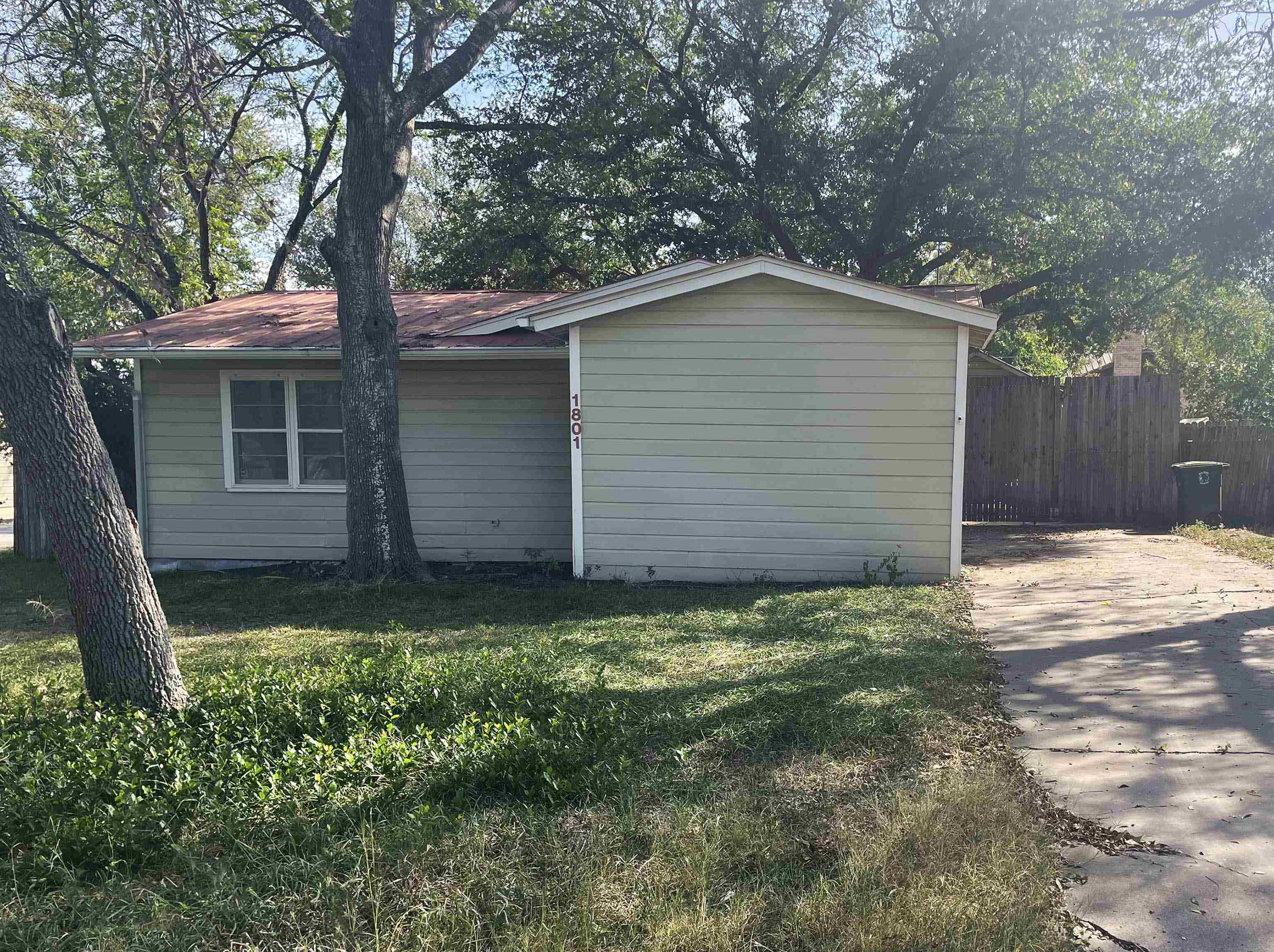 1801 W Commerce Street, San Saba, TX 76877