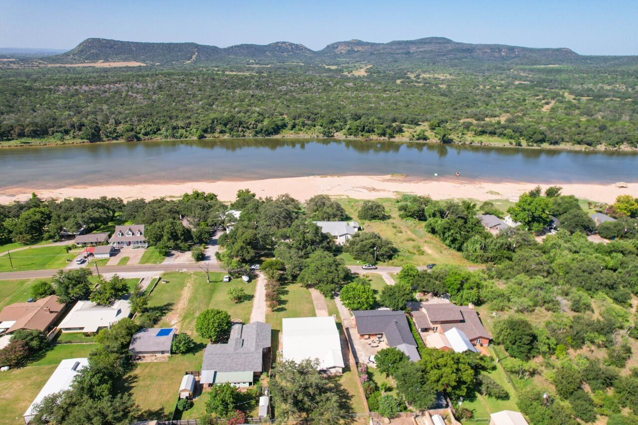 4047 River Oaks Drive, Kingsland, TX 78639