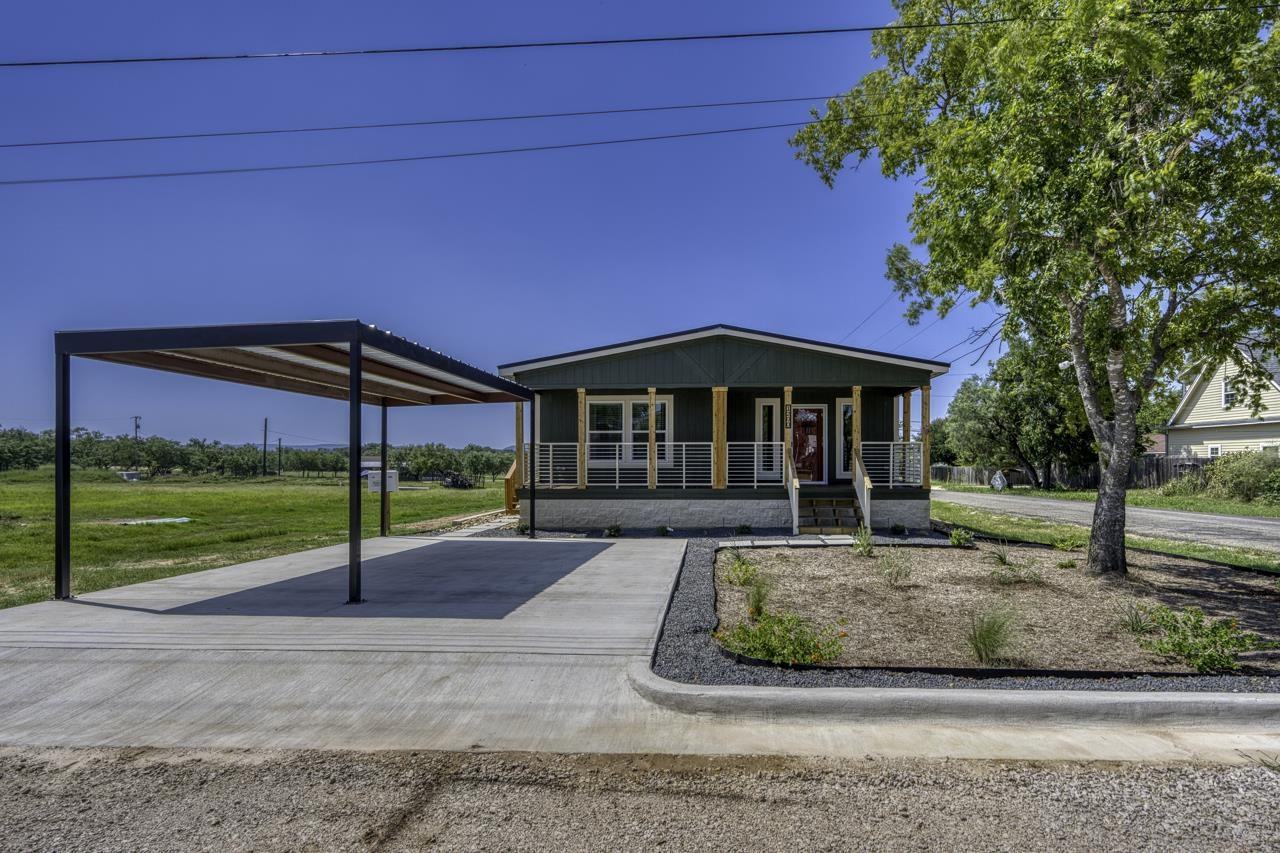 1200 E Green Street, Llano, TX 78643