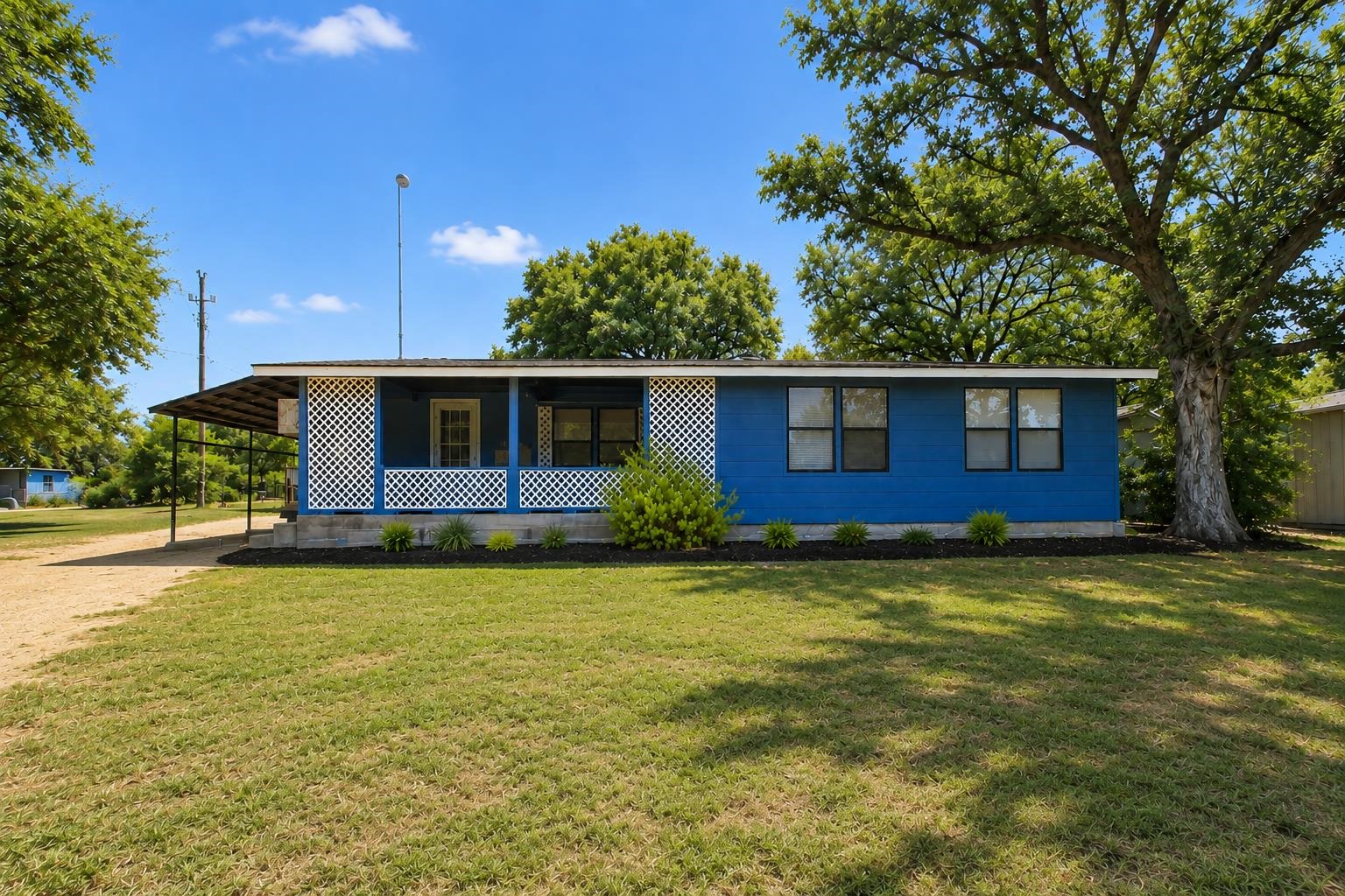 222 Watkins Point, Kingsland, TX 78639
