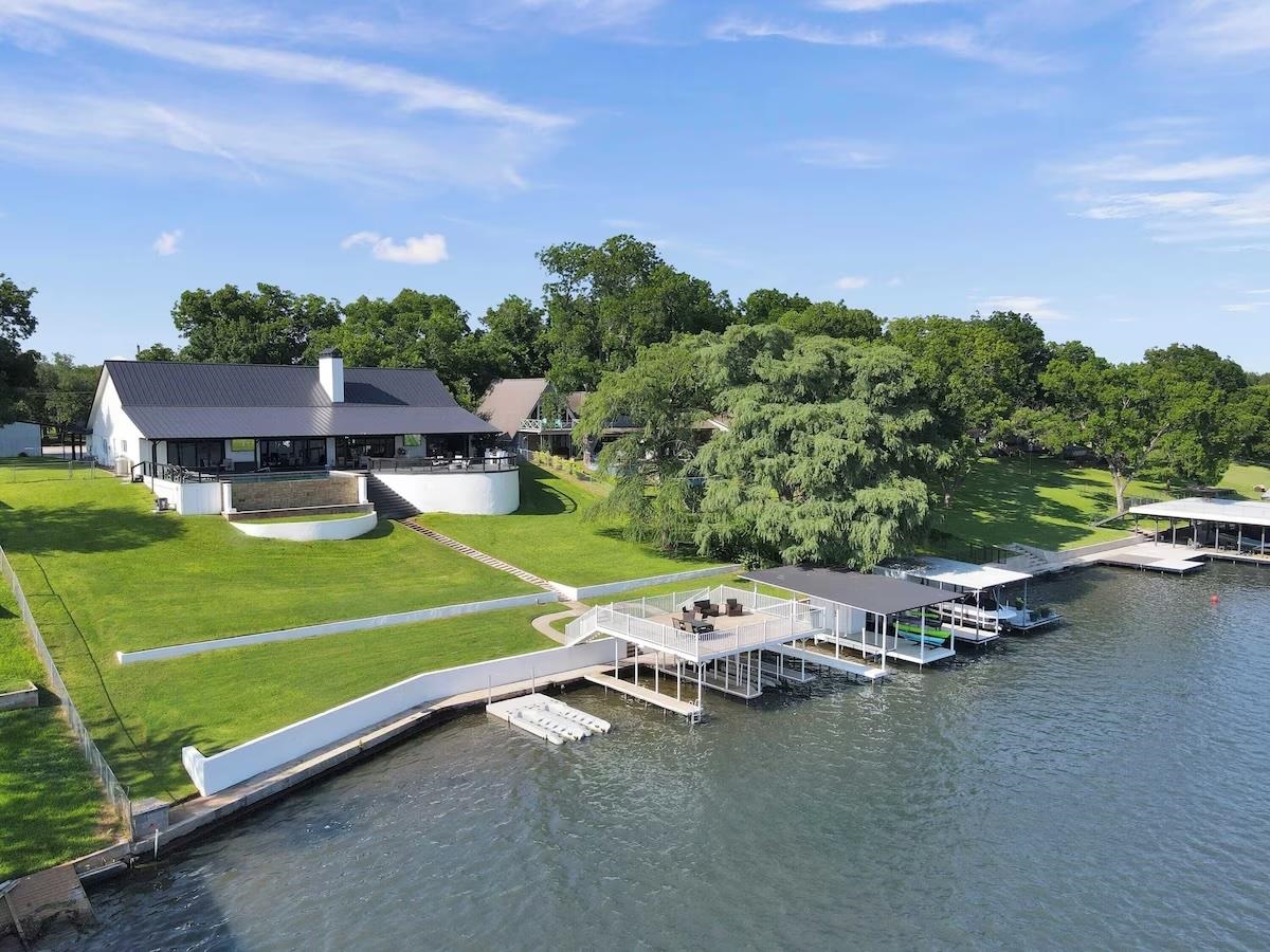 3120 River Oaks Drive, Kingsland, TX 78639