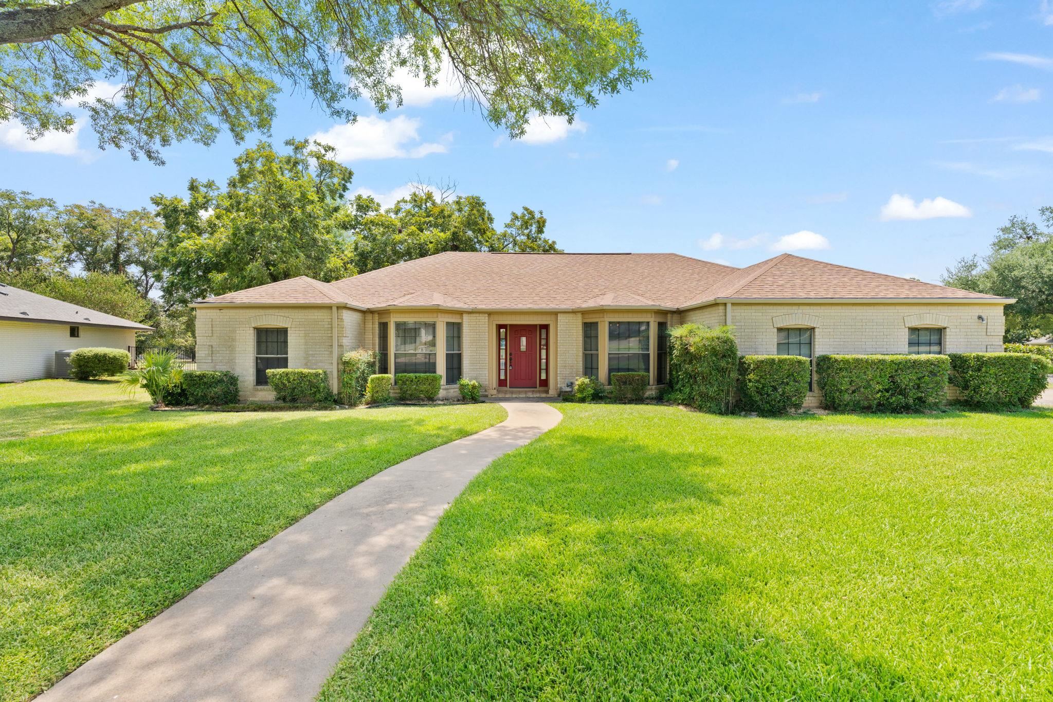 419 OLYMPIA FIELDS, Meadowlakes, TX 78654