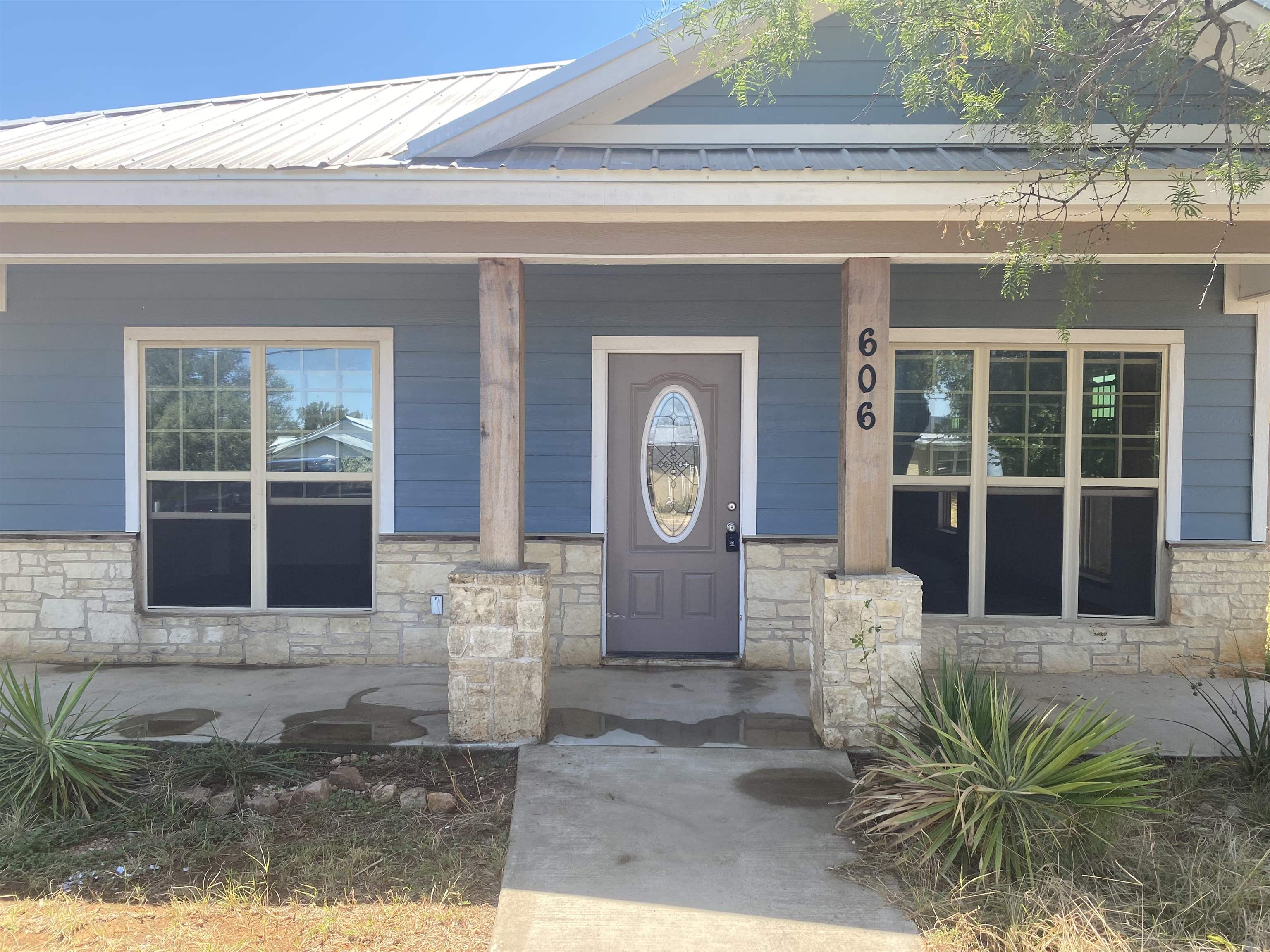606 W Ollie, Llano, TX 78643