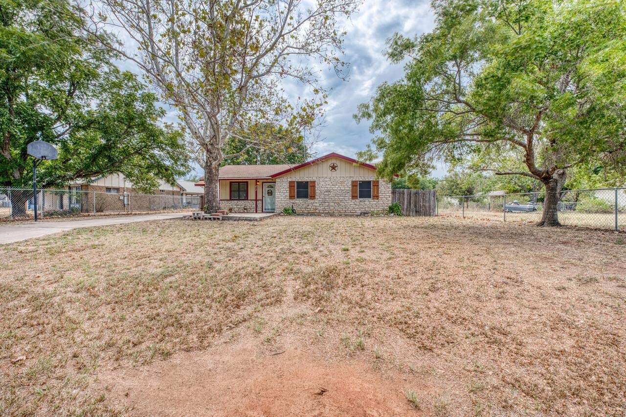 212 N River Oaks Drive, Burnet, TX 78611