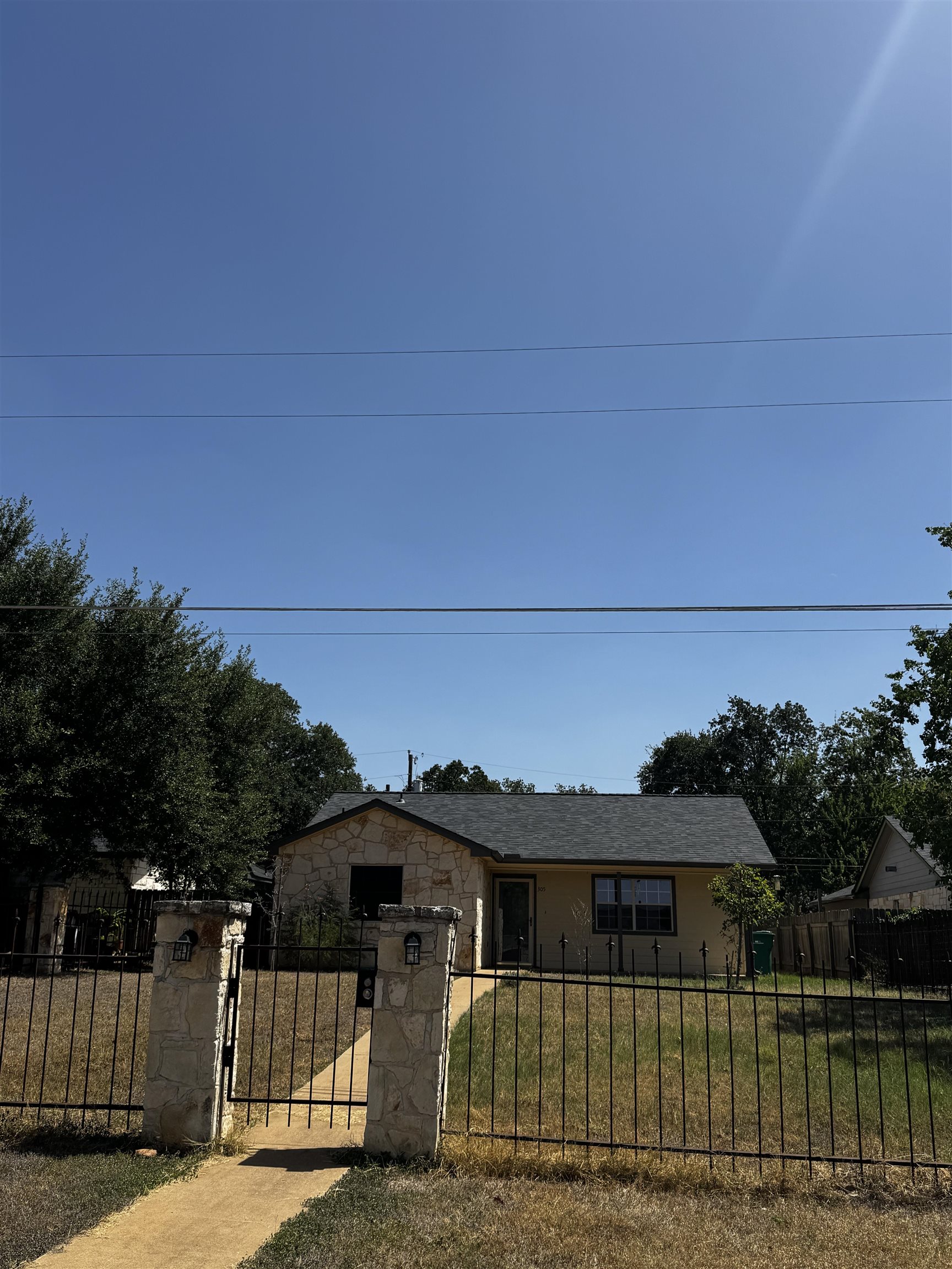 305 AVE R, Marble Falls, TX 78654