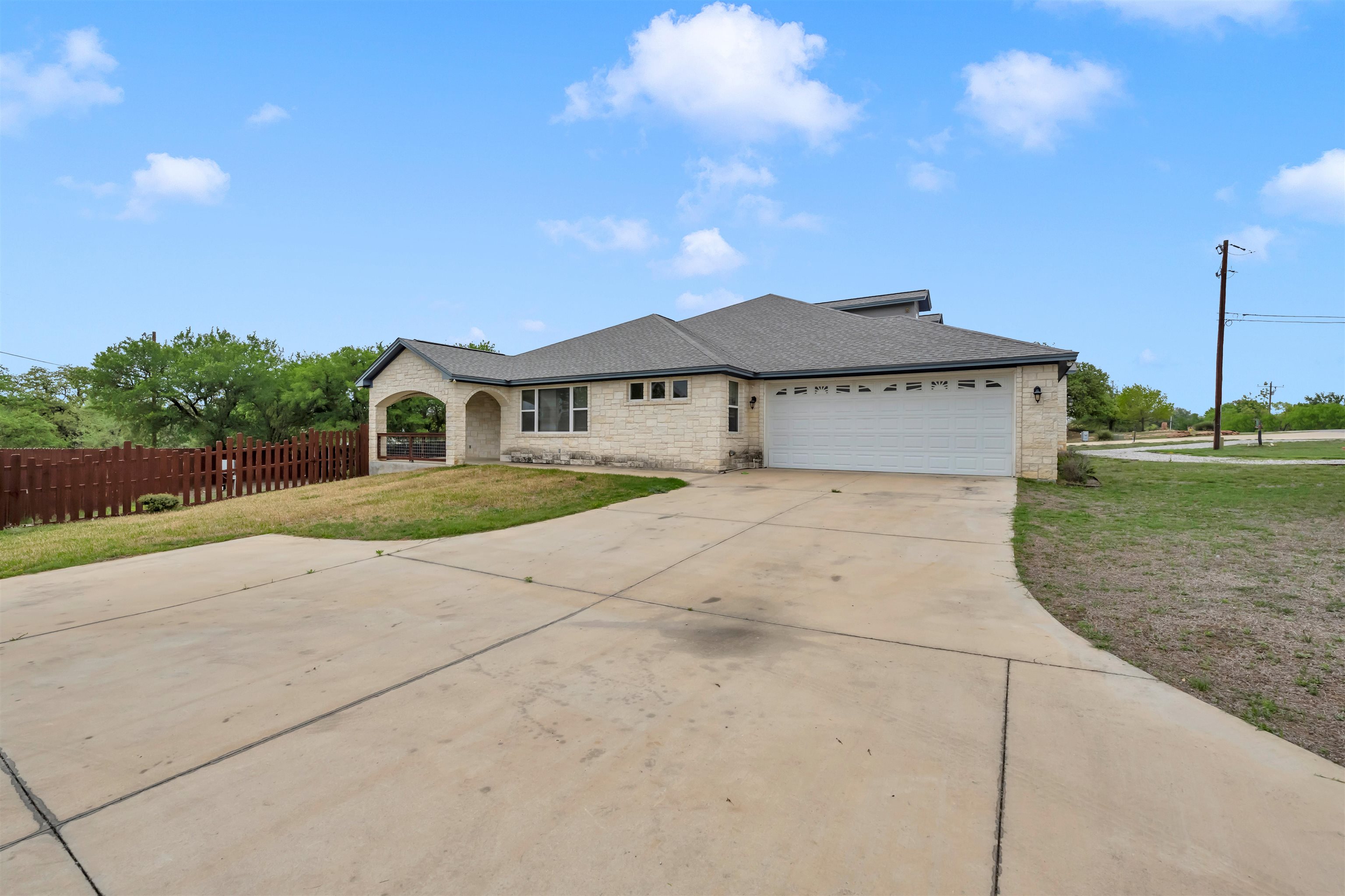 623 Skyline Drive, Kingsland, TX 78639