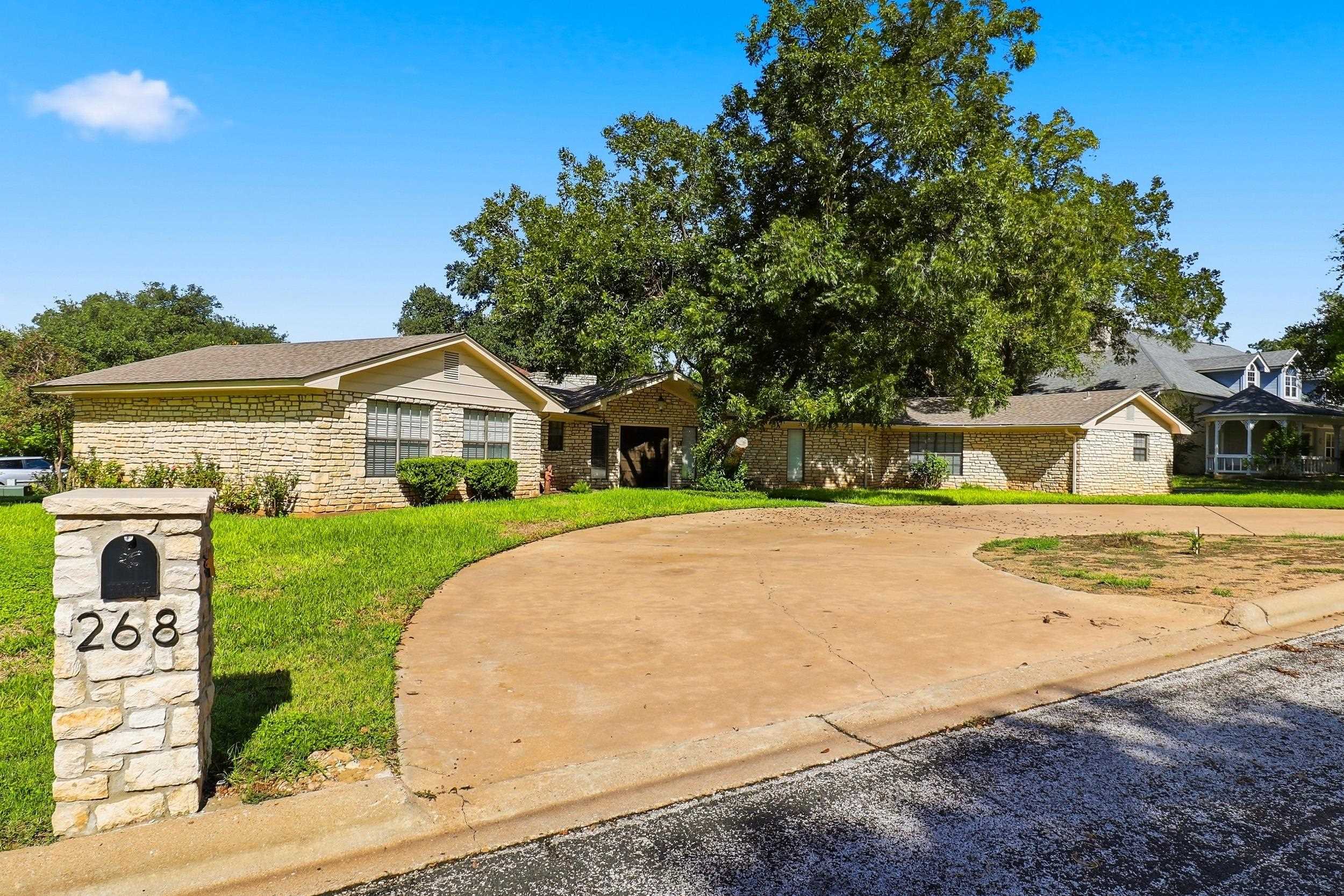 268 Quail Street, Meadowlakes, TX 78654