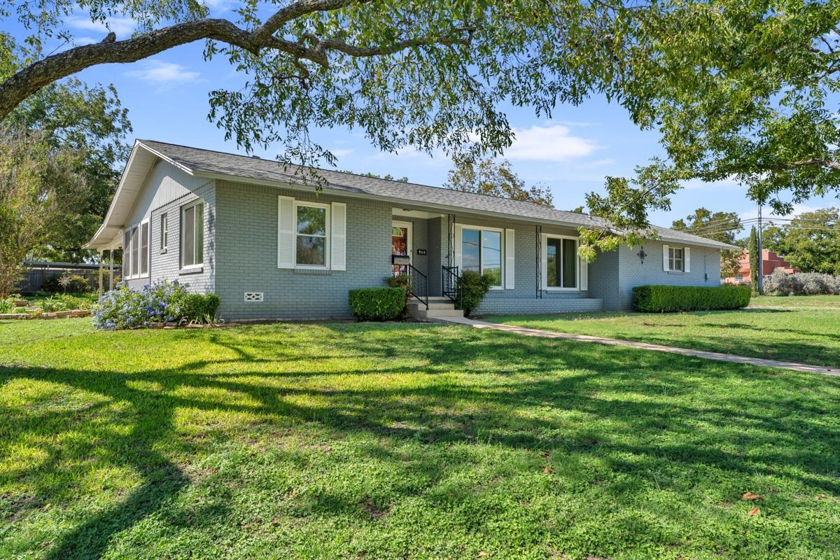 908 N Pierce Street, Burnet, TX 78611
